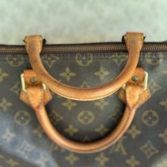 Authentic Louis Vuitton  Monogram Speedy 35 - Picture 4 of 16